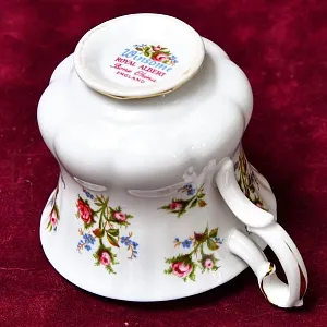 Коллекционная Фарфоровая Кофейная пара «Очарование», ROYAL ALBERT Англия, вторая половина ХХ века.