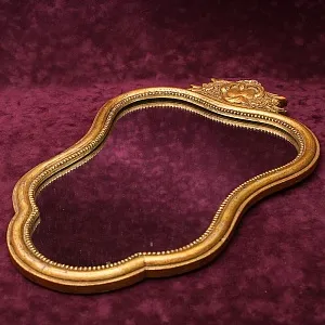Зеркало Настенное Фигурное в Деревянной раме Франция 52 см. х 35 см.