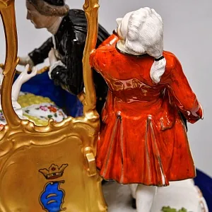 Антикварная Фарфоровая статуэтка «Дама в золотом портшезе», Carl Thieme Германия, 1864 - 1888 годы. 