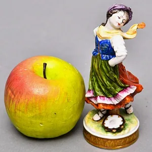 Коллекционная Фарфоровая Статуэтка «Девочка - танцовщица в оранжевом шарфике», VOLKSTEDT Германия -50 гг.