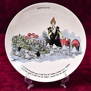 Антикварная Тарелка «Размышления перед банкетом. Недоумение», Фаянс Sarreguemines, Франция конец XIX века.