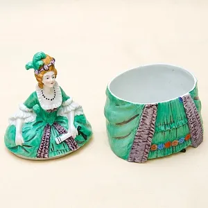 Редкость!!! Фарфоровая Шкатулка - Статуэтка «Дама в зеленом платье». SITZENDORF Германия