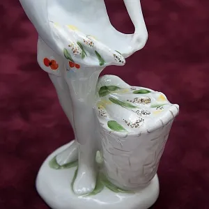 РЕДКОСТЬ!! Фарфоровая Статуэтка «Девочка с кукурузой», ЛФЗ СССР - 1960 год.