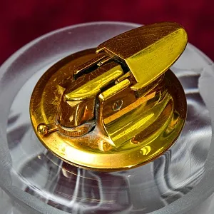 Хрустальная Настольная Газовая Зажигалка «Лев - Царь зверей», Франция, Лалик / Laligue, вторая половина ХХ века. 