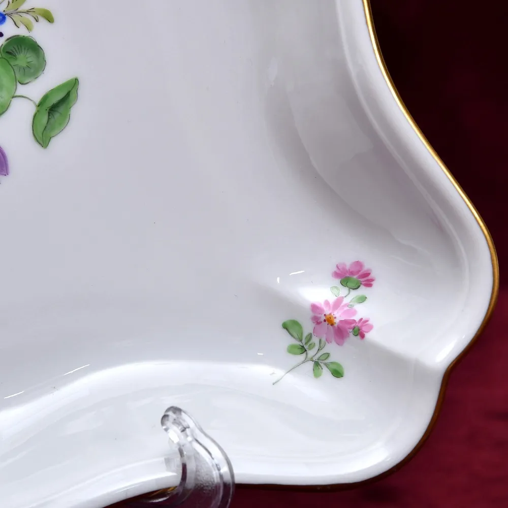 Сервировочная Тарелка - Блюдо треугольной формы «BLUMEN», Фарфор MEISSEN Германия - 1982 год.