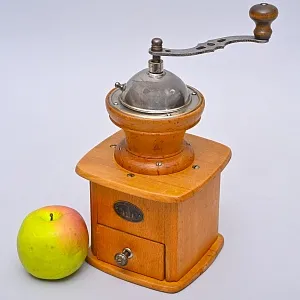 Коллекционная ручная механическая кофемолка «ARMIN» Бельгия, середина ХХвека.