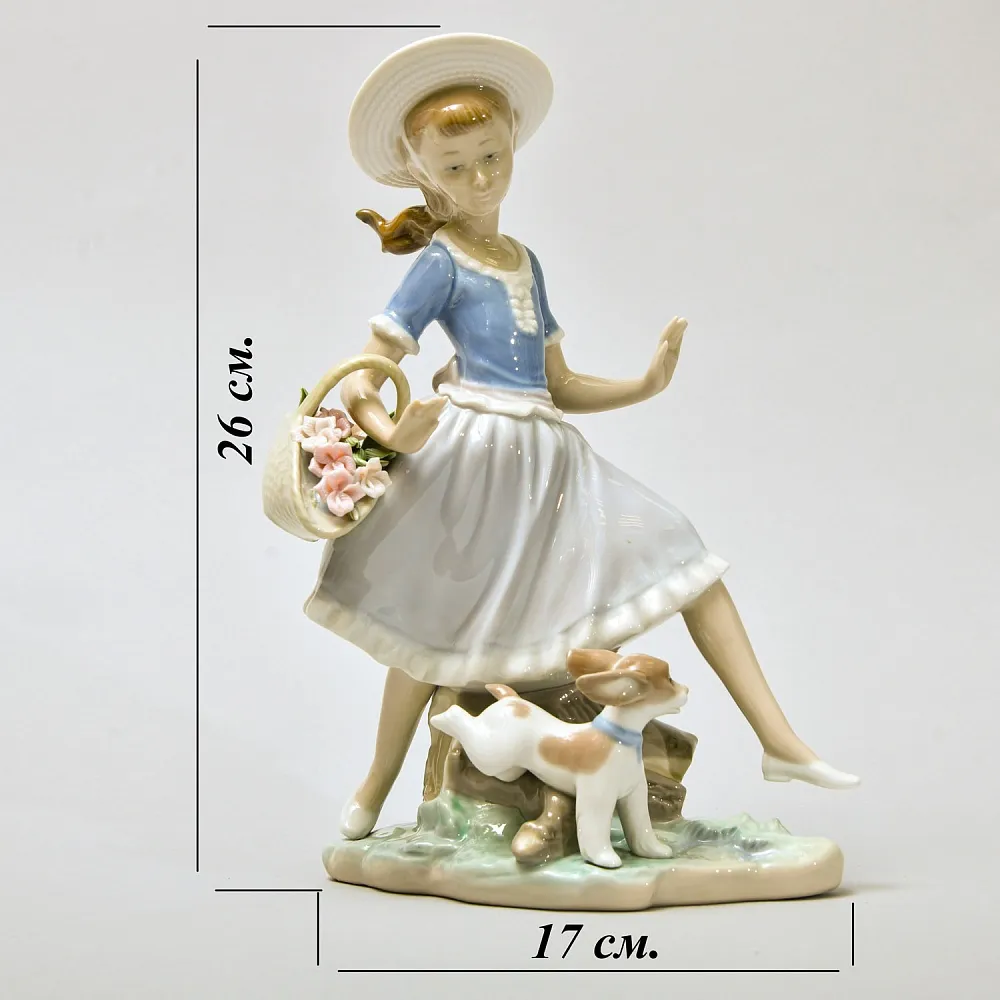 Авторская Фарфоровая Статуэтка «Девочка с цветами и cобака», Lladro Испания - 1974 год.