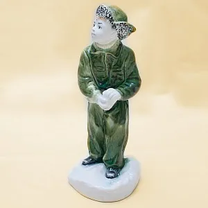 Редкость! Коллекционная статуэтка «Мальчик со снежком», Фаянс ЗиК Конаково, СССР 50-е годы. 