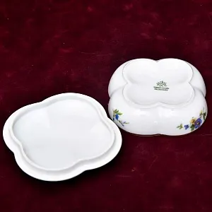 Антикварная Шкатулка - Бонбоньерка из коллекции «Hildegard», Фарфор ROSENTHAL Германия, 1891 - 1906 годы.