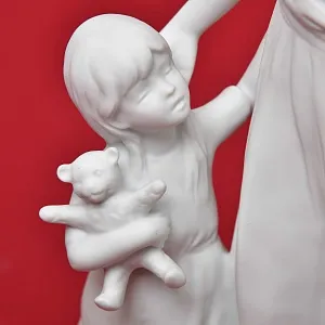 Коллекционная Фарфоровая Статуэтка «Мать и дети. Материнство», Kaiser Германия, 90-е годы ХХ века.