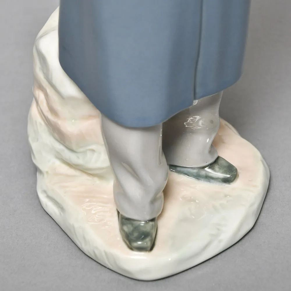 Коллекционная Фарфоровая статуэтка «Раввин. Ребе, читающий Тору», NAO by Lladro Испания.