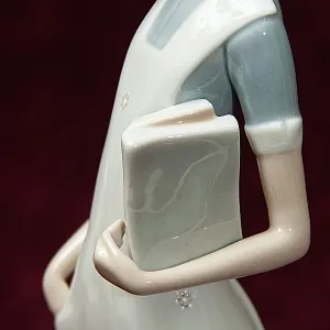 Фарфоровая статуэтка «Молодая Медсестра» из серии «Медицина» Lladro, Daisa, Испания - Н-36 см.