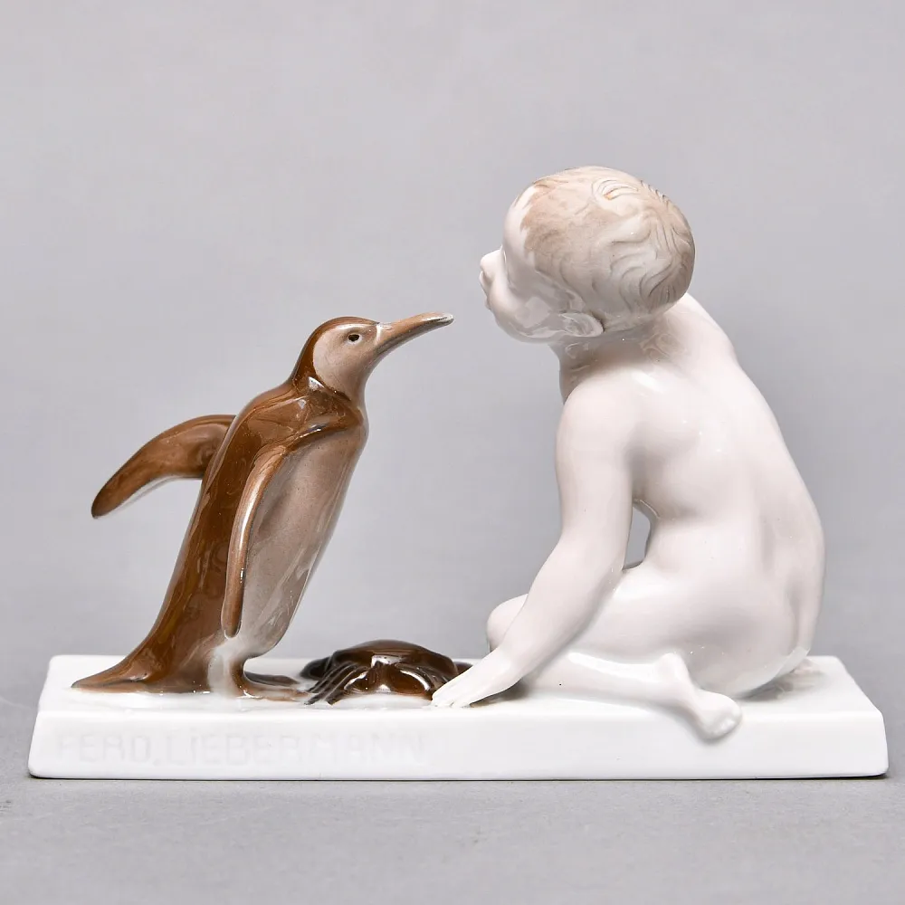 Антикварная Фарфоровая статуэтка «Мальчик, пингвин и краб», ROSENTHAL Германия, первая половина ХХ века.