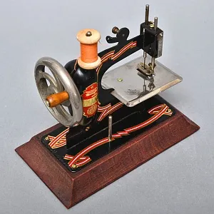 Старинная Миниатюрная Швейная Машинка «DIANA», Schürhoff & Co, Gevelsberg Германия 30 гг.