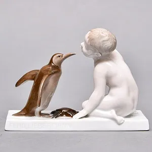 Антикварная Фарфоровая статуэтка «Мальчик, пингвин и краб», ROSENTHAL Германия, первая половина ХХ века.