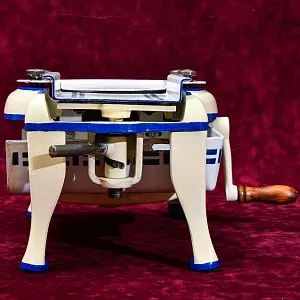 Антикварный Чугунный Ручной Циркулярный Нож  - Слайсер, Alexanderwerk Германия.