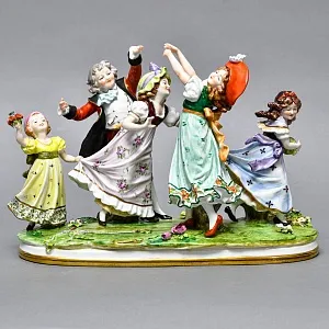 Большая Антикварная Статуэтка «Детские забавы - Ручеек», фарфор Scheibe - Alsbach, Германия.