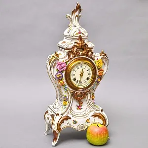 Большие Каминные Механические Фарфоровые Часы с боем «Букет из Роз», Franz Hermle & Sohn Германия 50 гг.