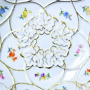 Сервировочное Блюдо - Тарелка «ЛИСТЬЯ И ЦВЕТЫ», Фарфор MEISSEN Германия, вторая половина ХХ века.