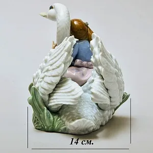 Коллекционная Фарфоровая Статуэтка «Девочка и лебедь», Lladro Испания - 1990 год.