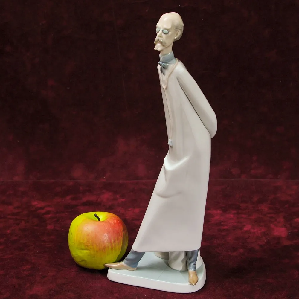 Большая Коллекционная Фарфоровая статуэтка «Земский доктор», Lladro Испания 1969 год.