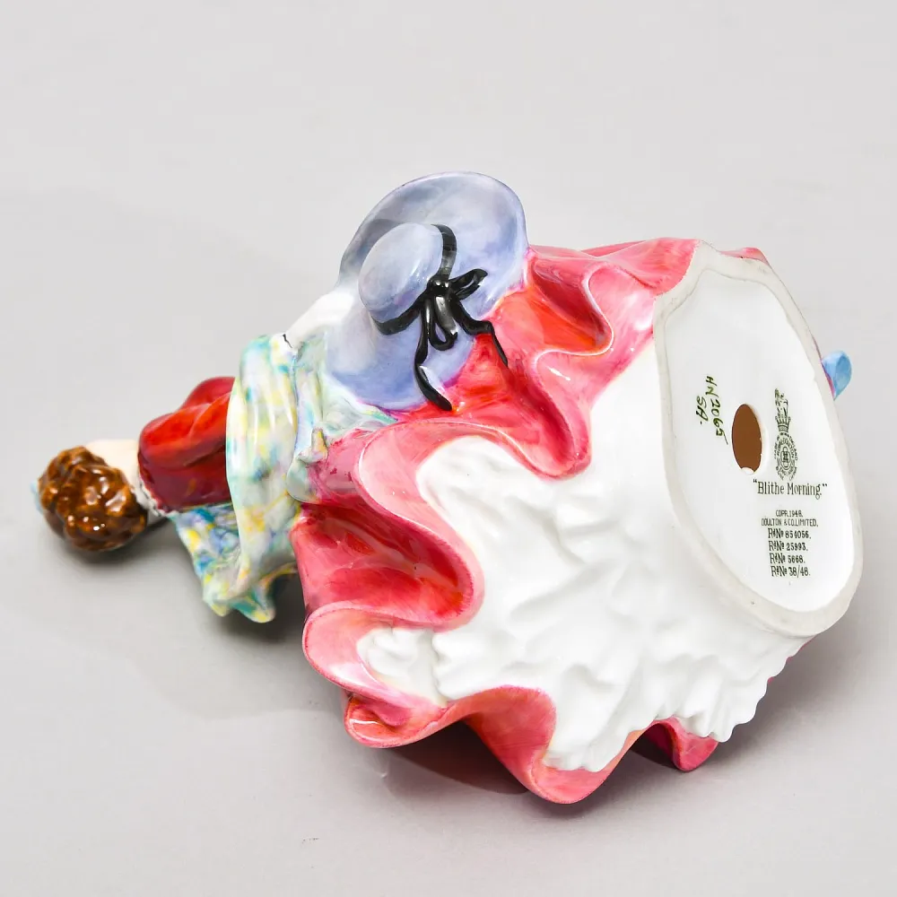 Коллекционная Фарфоровая статуэтка «Прекрасное Утро. Девушка со шляпой», Royal Doulton Англия.