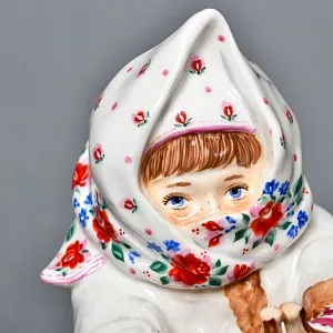 Авторская Коллекционная Фарфоровая Статуэтка «Укутыш или Девочка на лыжах», Россия.