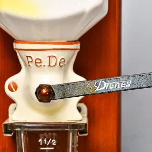 Редкая! Фарфоровая Настенная Ручная Механическая Кофемолка PeDe, Голландия.