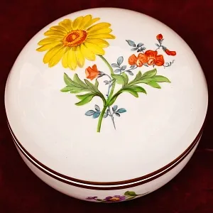 Коллекционная Фарфоровая Шкатулка - Бонбоньерка «КАЛЕНДУЛА», MEISSEN Германия.