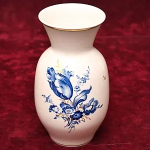Фарфоровая Ваза из коллекции «Голубые Цветы», MEISSEN Германия - 1986 год.