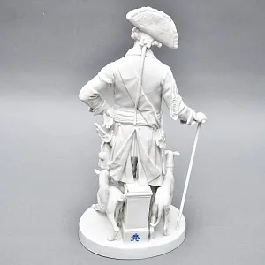 Антикварная Фарфоровая статуэтка «Старый Фриц. Король Пруссии Фридрих II с собаками»,  Volkstedt Германия.
