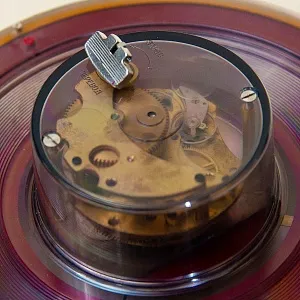 Знаменитые Большие Настольные Механические Часы «МОЛНИЯ» - ЧЧЗ - СССР - 1975 год.