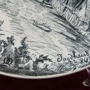 Бисквитная Графика, Декоративная Тарелка «ОХОТНИЧИЙ ДОМ» Фарфор, Германия - 1984г.