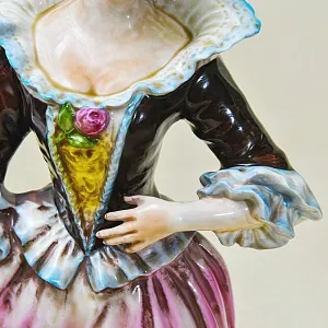 Большая Фарфоровая Статуэтка «Девушка на прогулке», GRAFENTHAL Германия - 1985год.