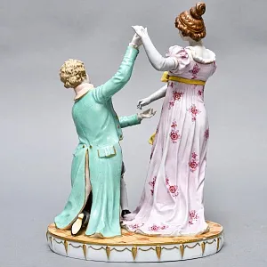 Антикварная статуэтка «Дама с кавалером. Приглашение на танец», Фарфор Muller & Co, Германия, 1907 - 1949 гг. 