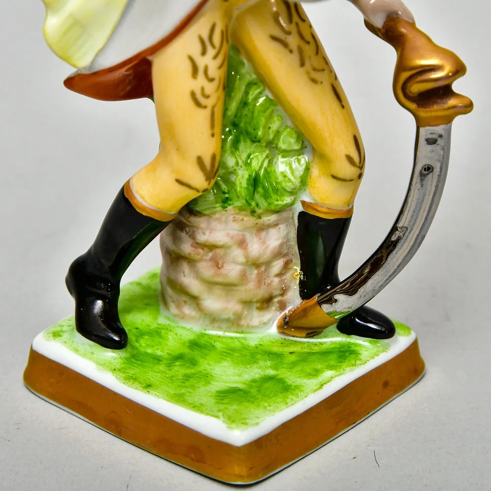 Коллекционная Фарфоровая Статуэтка «Солдат - Офицер кавалерии», Германия - вторая половина ХХ века.