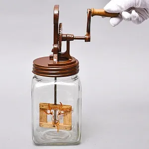 Старинная Кухонная Механическая Маслобойка, Стекло / Металл, Германия середина ХХ века. 