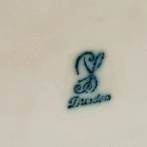 Фарфоровая статуэтка «Дети - Маленькие помощники» SP Dresden, Германия середина ХХ века.