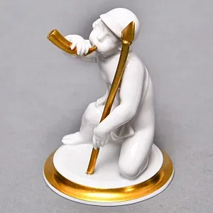 Антикварная Фарфоровая статуэтка «Мальчик c горном и копьем», ROSENTHAL Германия - 1924 год. 