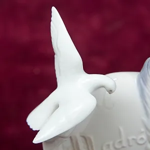 Фарфоровая Настольная плакетка LLADRO Society, Испания, 1985 - 2001 годы. 