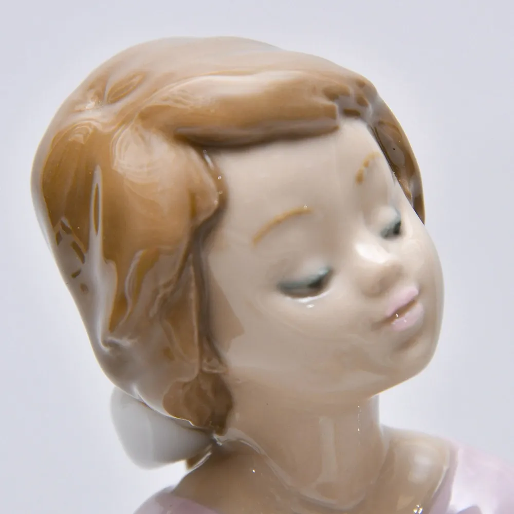 Авторская Фарфоровая статуэтка «Девочка с плюшевым мишкой», Lladro Испания - 1993 год.