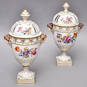 Парные Фарфоровые Вазоны - Вазы с крышками «ПУТТИ», SP Dresden / Potschappel Германия.
