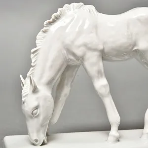 Коллекционная Фарфоровая статуэтка «Пасущийся жеребенок»,  MEISSEN / МЕЙСЕН Германия.