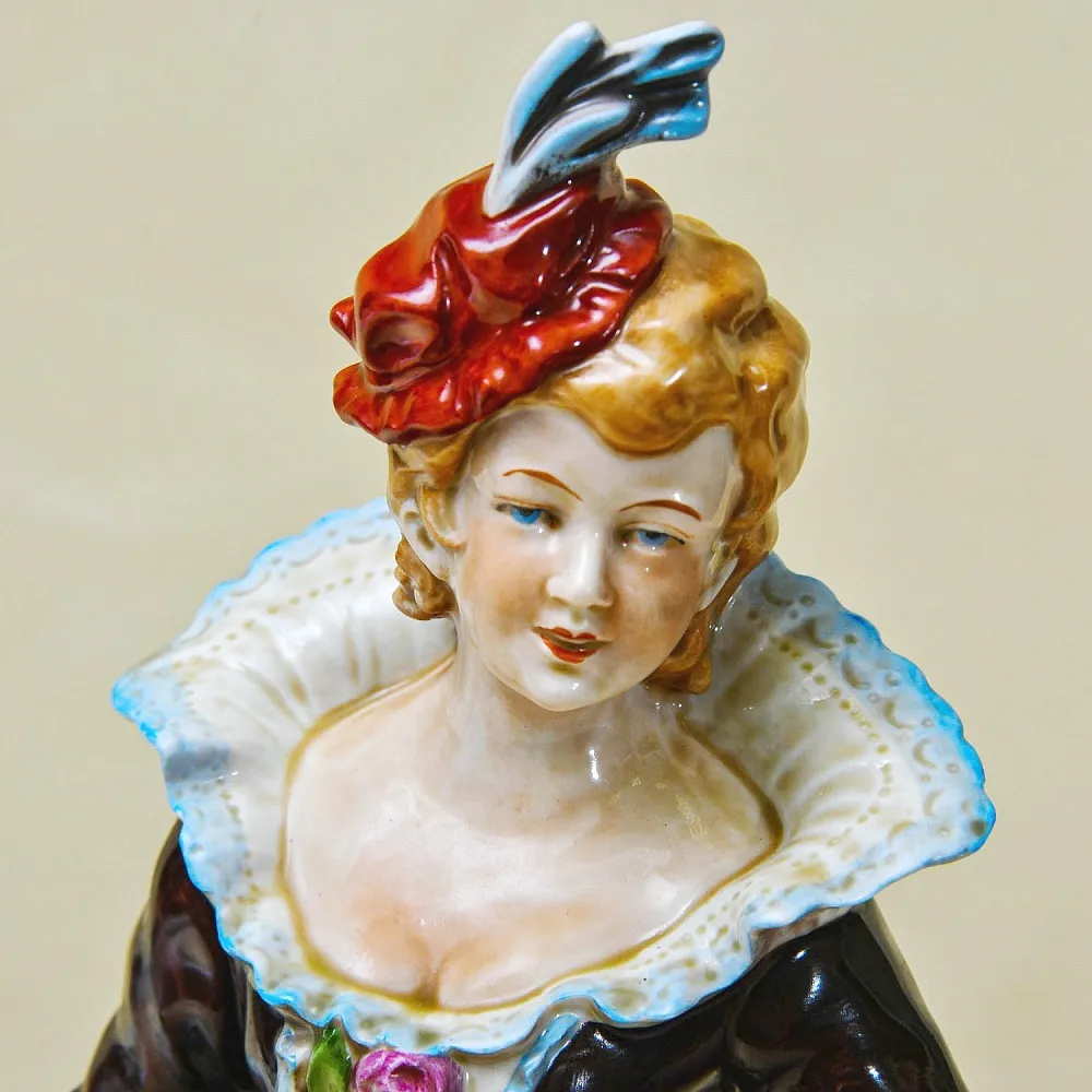 Большая Фарфоровая Статуэтка «Девушка на прогулке», GRAFENTHAL Германия - 1985год.