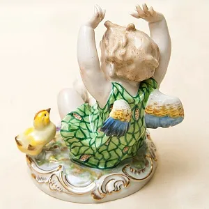 Коллекционная Фарфоровая статуэтка «Девочка-Ангел и Цыпленок» SANDIZELL Германия.