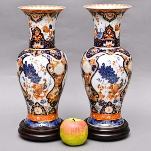 Коллекционные Парные Вазы на подставках из серии «Yokohama» H - 38 см., Фарфор KAISER, Германия.