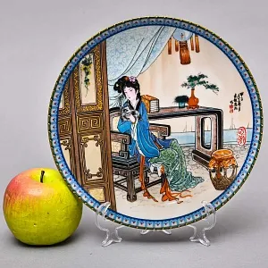 Коллекционная Номерная Тарелка «Китайская девушка с кошкой» Фарфор, Китай -1988 год. 