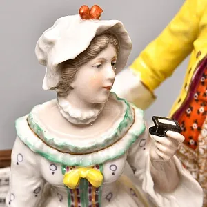 Антикварная Фарфоровая статуэтка «Галантная сцена у клавесина», Ernst Bohne Sohne Германия, 1901 - 1920 годы. 