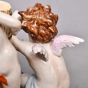 Антикварная Фарфоровая статуэтка «Урожай. Путти, собирающие виноград», Carl Thieme Германия.