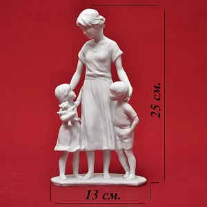 Коллекционная Фарфоровая Статуэтка «Мать и дети. Материнство», Kaiser Германия, 90-е годы ХХ века.